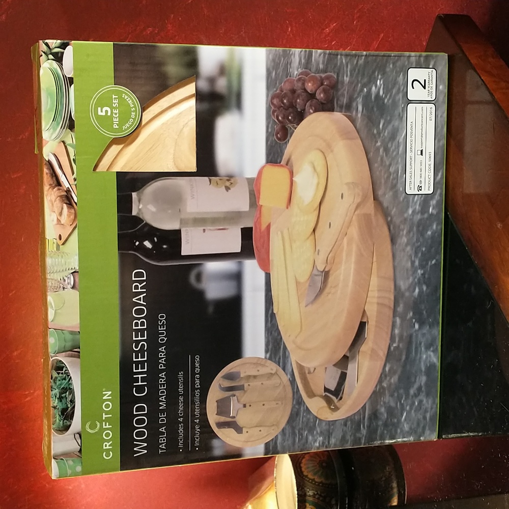 New - Crofton Wood Cheeseboard w/4 Cheese Utensils - 5 Piece Set - **A14